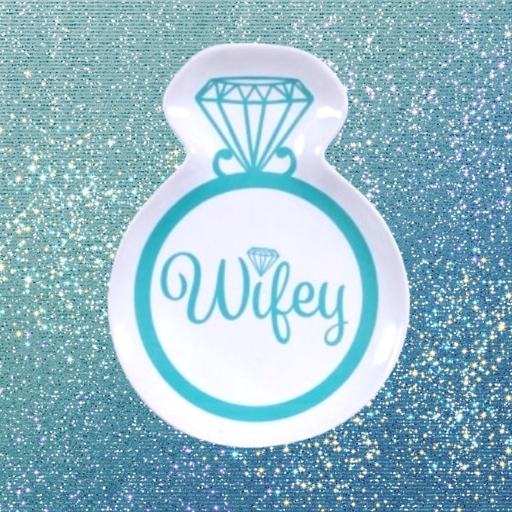 “WIFEY” RING SHAPED TRINKET TRAY NWT